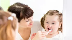 دراسة: 25% من الآباء لا يهتمون بنظافة أسنان أطفالهم