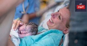 أطباء يشجعون الولادة القيصرية "الطبيعية" لصلة أقوى بين الأم والطفل