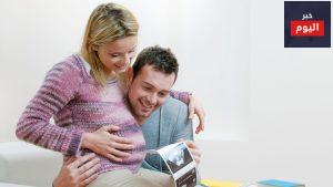 pregnant woman with man min
