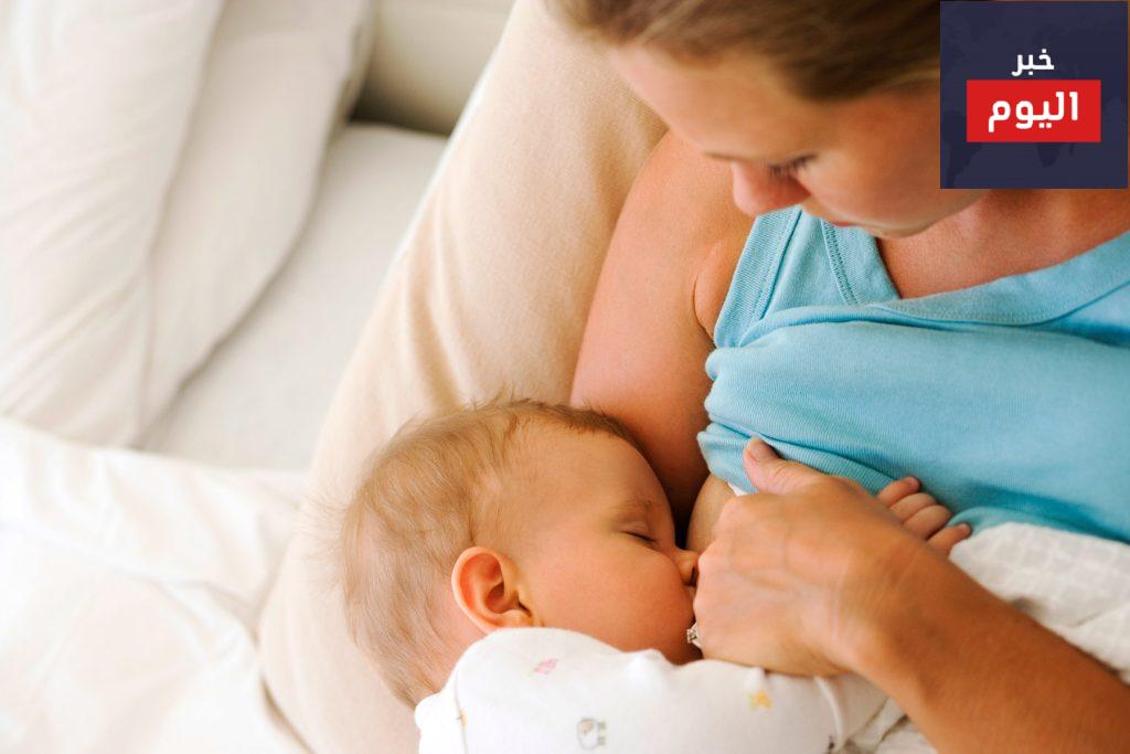 هل يحتاج مولودي الذي يرضع رضاعة طبيعية إلى شرب الماء؟
