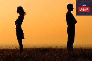 الأزواج يعيشون منفصلين لمدة عامٍ قبل إتمام إجراءات الطلاق.