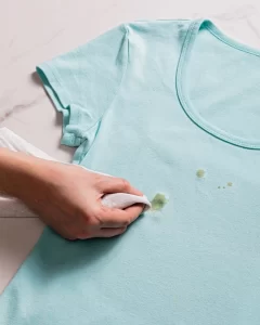 كيفية إزالة الزيت من الملابس
