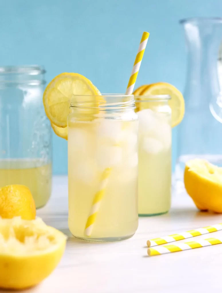 عمل عصير الليمون البارد