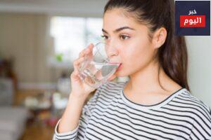 كم من الماء أحتاج فعلاً للشرب كل يوم؟